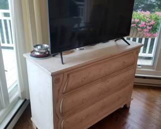 3-drawer dresser by Ethan Allen