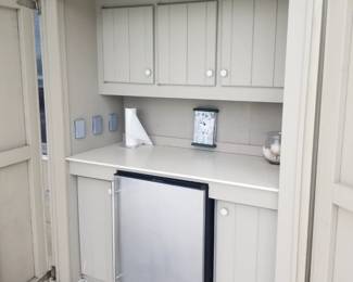 Outdoor bar with ULINE under cabinet fridge