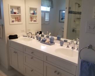Double bath vanity