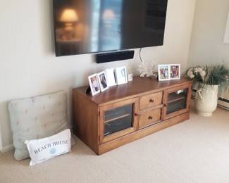 Flat screen TV with wall mount & sound bar; glass front entertainment console