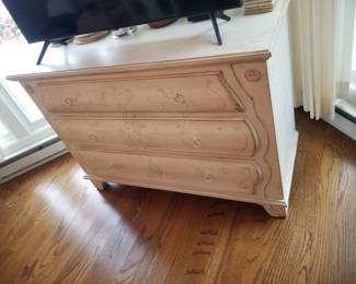 3-drawer dresser by Ethan Allen