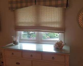 Queen bedroom suite by Ethan Allen; 7-drawer dresser