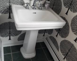 Pedestal sink