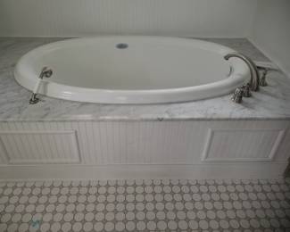Spa tub