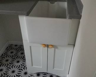 Laundry sink