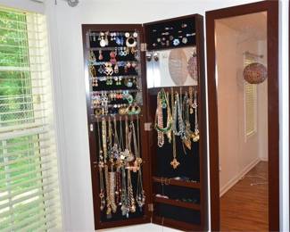 Costume Jewelry large Lots