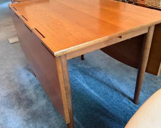 Drexel Declaration dining table
• Designed by Kipp Stewart & Stewart MacDougall
• Released in 1960–1964
• American Modern styling with Scandinavian and Shaker influences
