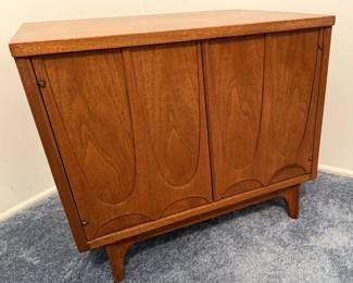 Broyhill Brasilia oversized nightstand. Excellent Condition.
