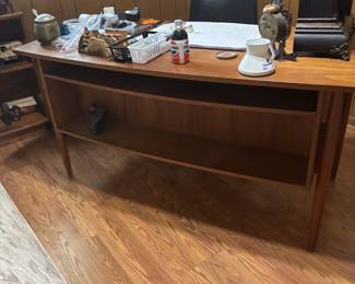 Desk Side facing out w bookshelf
