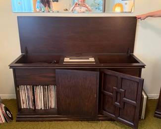 Gorgeous Marantz HiFi Stereo System and Console in pristine condition.