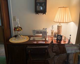 Singer Sewing Machine with Table