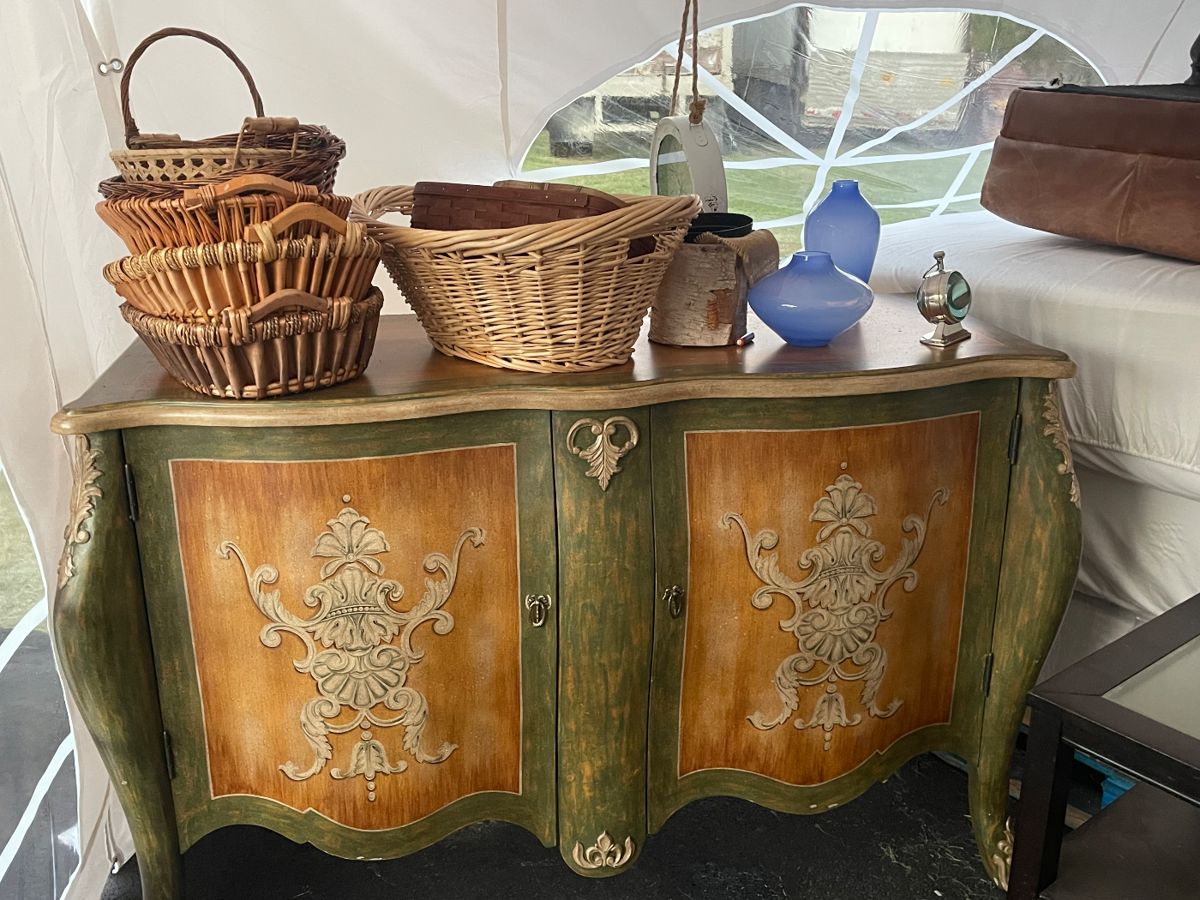 Wicker baskets
Large dresser