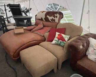 Cowhide leather chaise lounge
Tan chair with foot rest