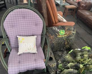 Green wicker chair
Camo children’s recliner Jon Deere