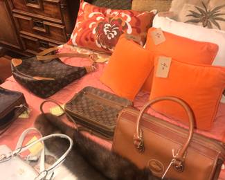 Items Located In The 1st Bedroom (Master)