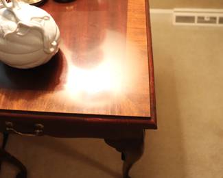 Hickory Chair Co. Traditional Queen Anne Mahogany Single Drawer Accent / Side Tables