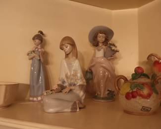 Lladro Figurine #7607 "Flower Song" Museum Collectors Society Edition