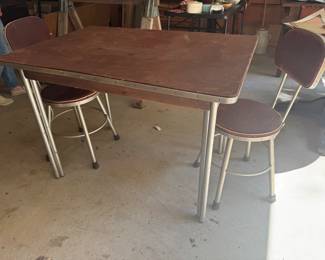 Vintage Table with 2 stools