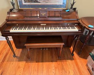 Baldwin Piano, If you stop in, please play us a tune, it would make my day ❤️