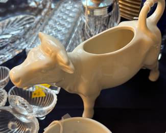 Love this vintage cow creamer