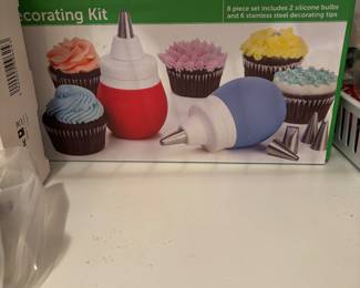 Decorating Kit. Love this for cupcakes