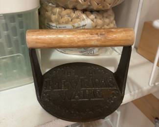 2 Bacon/hamburger presses
