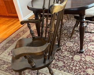 Ethan Allen Table with 4 chairs and 1 arm chair. Beautiful tapestry style carpet