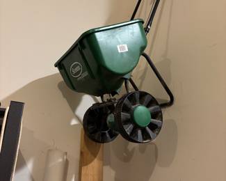 Scotts Lawn Spreader