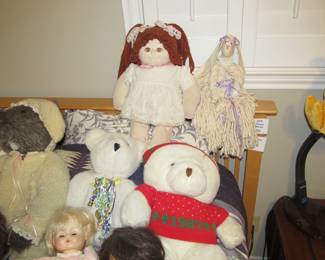 Cute vintage dolls and plushies, and a Vermont Teddy Bear 1990s
