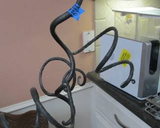 Wine bottle holder