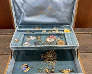 Jewelry box with contents