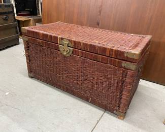 Wicker chest