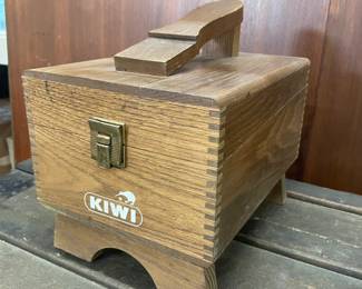 Kiwi shoe polish kit 