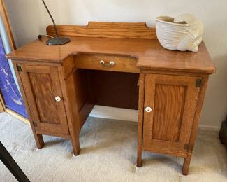 Vanity dresser