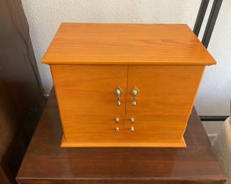 Jewelry chest is neat outside