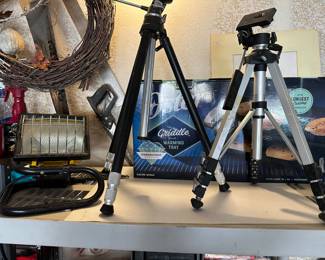 Oyster griddle new in box, camera tripods super working light