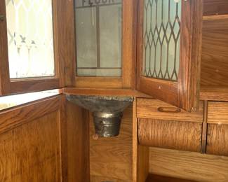 Even an etched front to the flour holder section