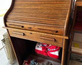 Mini roll top desk shown closed,