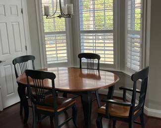 beautiful basset and Company solid maple dining/breakfast table. Comes with 2 foot insert and six chairs.