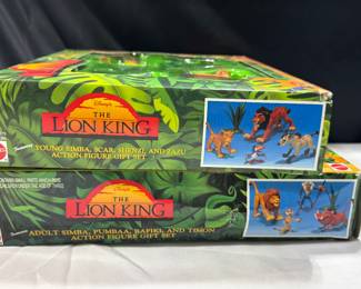 complete set of lion, King figurines, including adult and young Simba