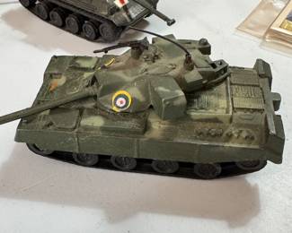 miniature scale, World War I tank figurines