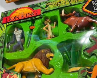 lion King place at figurines featuring adult Simba