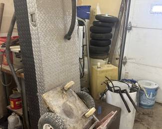Truck bed tool box