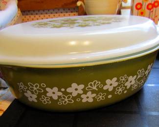Pyrex olive daisy covered oval dish