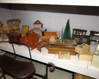 Dollhouse furniture