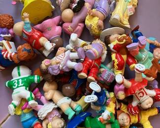 lot of vintage cabbage patch dolls