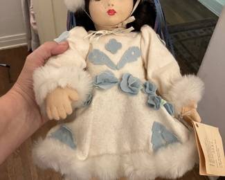 Shirley Peck American Beauty "Snowdrop Miss"
limited edition perfect vintage condition. never used.