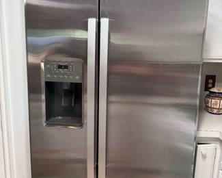GE Refrigerator 