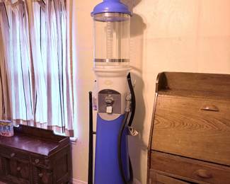 Vintage Gas Pump Vending Machine 