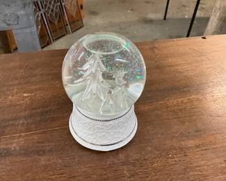 Wallace Christmas Morning Snow Water Globe